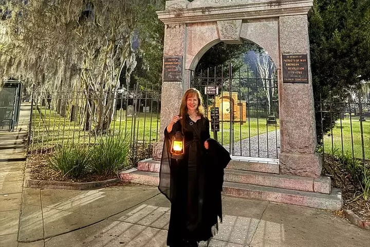 Savannah Midnight in the Garden Pub Crawl