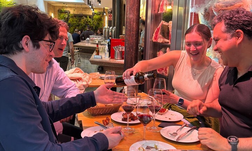 Image 11: Tour gastronómico moderno y auténtico de Madrid con maridaje de vinos