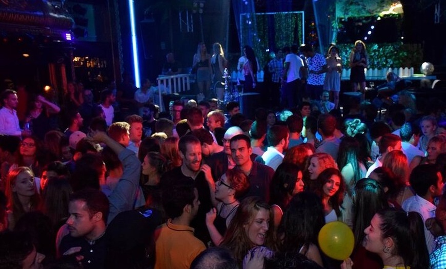 Image 44: Pubcrawl de Halloween en Madrid – Barra libre, chupitos y entrada V...