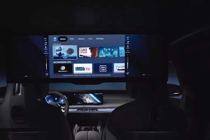 Luxury Airport Transfer in a BMW I7 E Drive 50