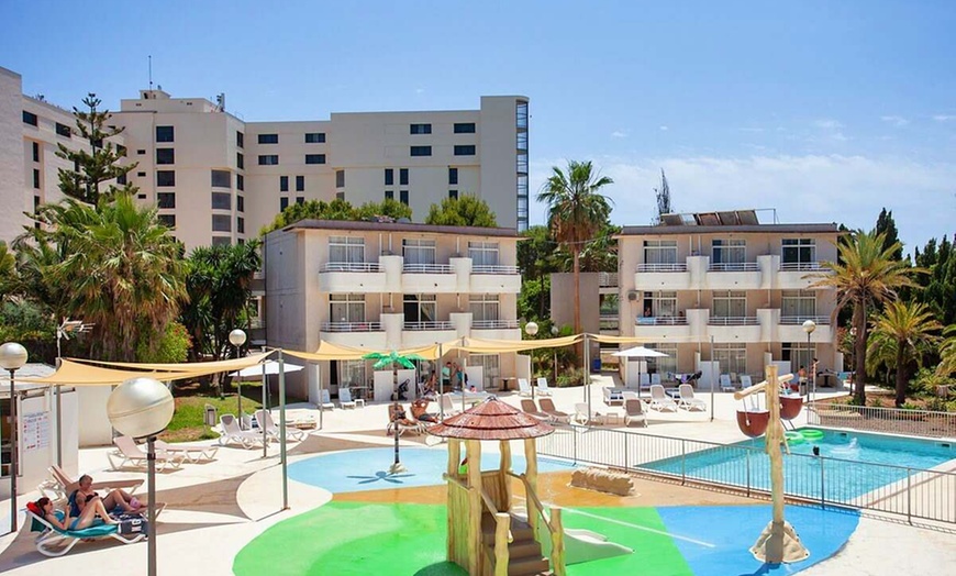 Image 3: ✈ MAJORQUE | Sa Coma - BJ Apartamentos Club Sa Coma 2* - Aqua Parc