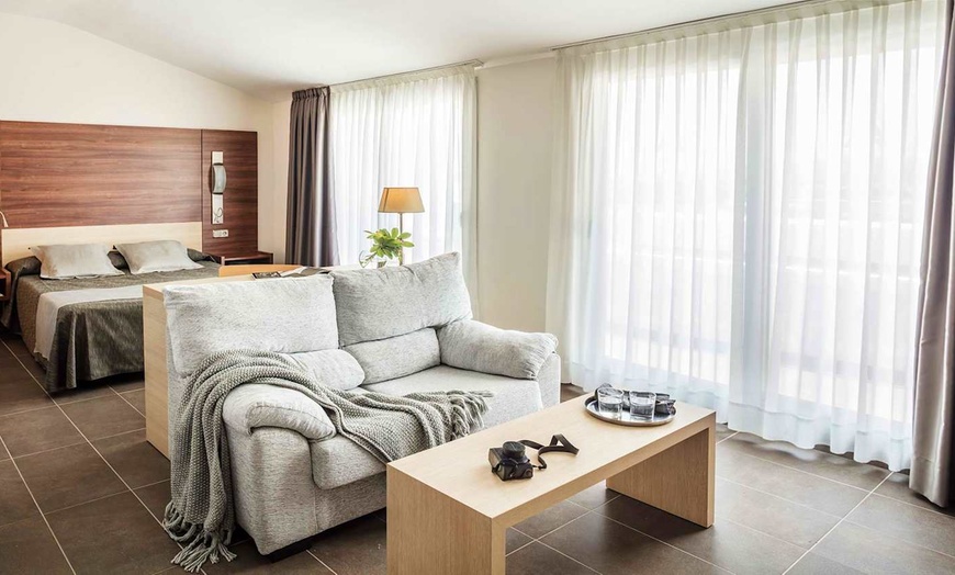Image 6: ✈ COSTA BARCELONA | Santa Susanna - Aqua Hotel Aquamarina & SPA 4* ...