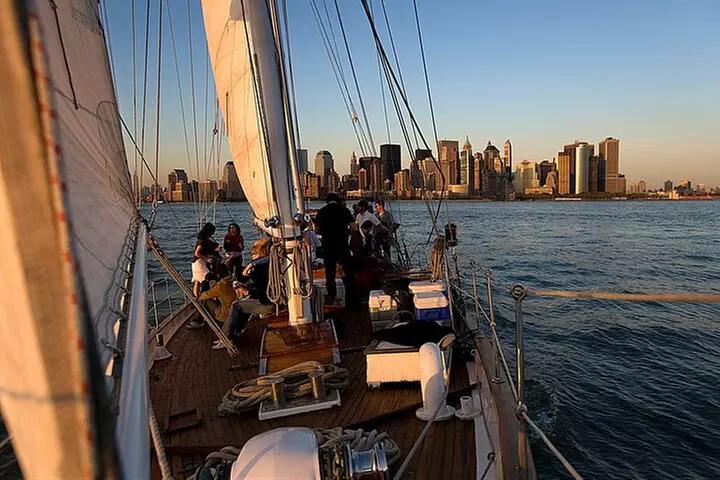Bubbles and Bites Sail in New York City