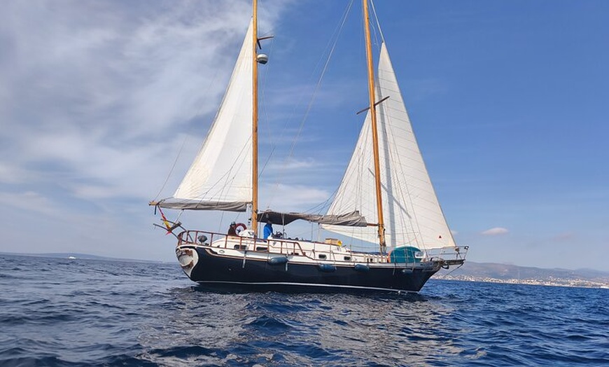 Image 2: Plan Familiar y un Día a Bordo con una Familia Navegante