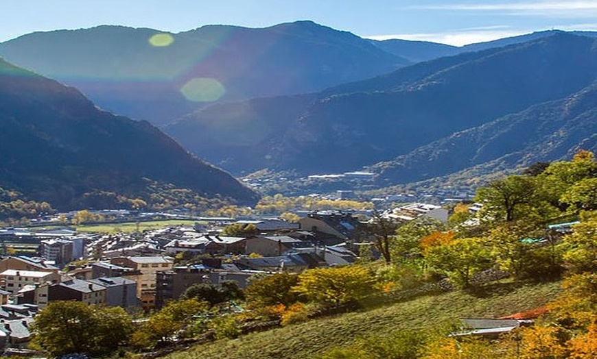 Image 9: Excursión privada de un día de Barcelona a Andorra – Cómodo coche a...