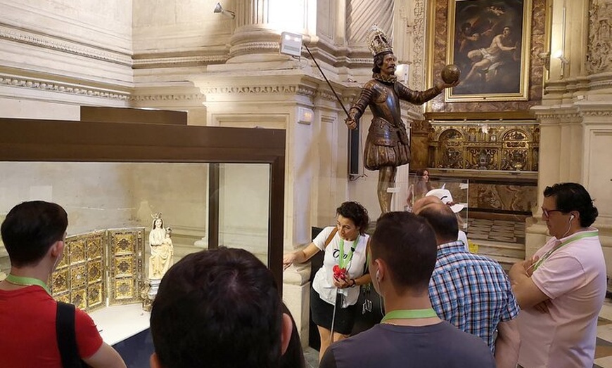 Image 6: Tour en grupo pequeño por Sevilla: Alcázar, Catedral y Giralda