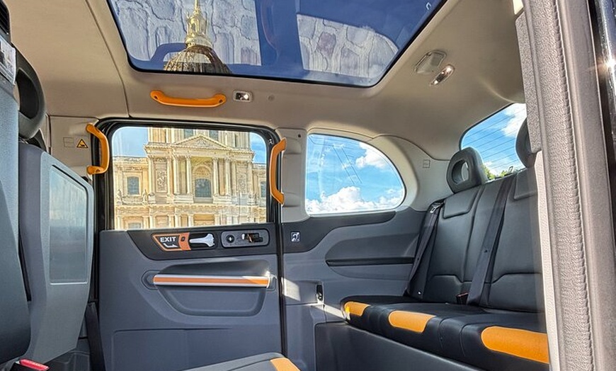 Image 5: Visite privée de Paris en taxi classique électrique à Londres