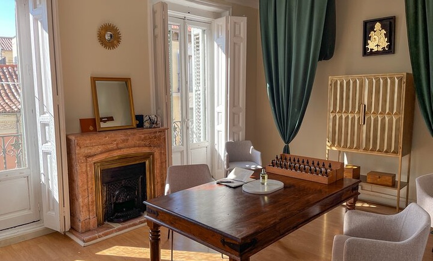 Image 2: Elaboración de perfumes a medida con un experto en una sesión privada