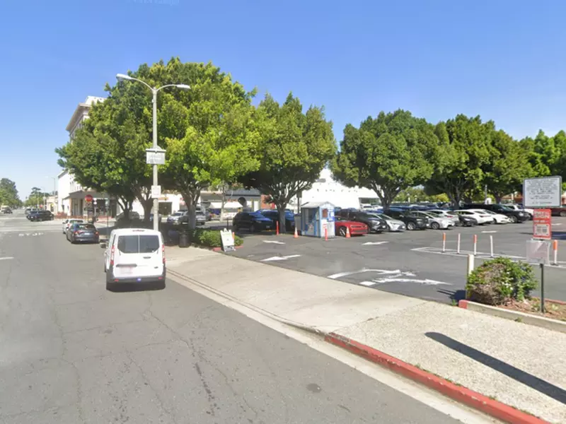Parking at [SP86] 100 West 2nd St. Lot