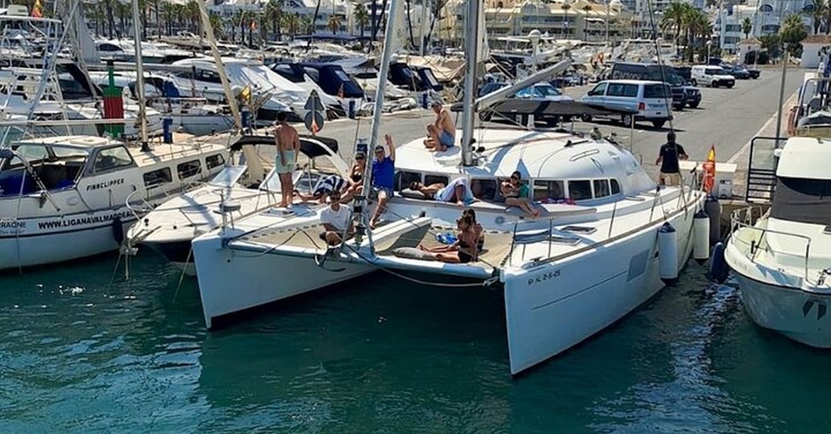 Alquiler de catamarán privado para 12 plazas en Benalmádena