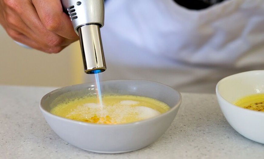 Image 11: Tour por el mercado y cocina de paella con vino en el centro de Bar...