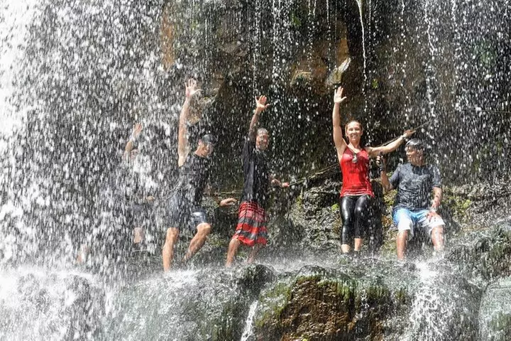 Private Waterfalls Hike and Swim in Lihue