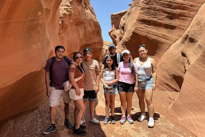 Page: (PRIVATE VIP) Hogan Upper Antelope Canyon Hiking Tour