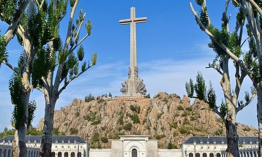 Image 5: Desde Madrid Excursión de un día a El Escorial Valle de los Caídos ...