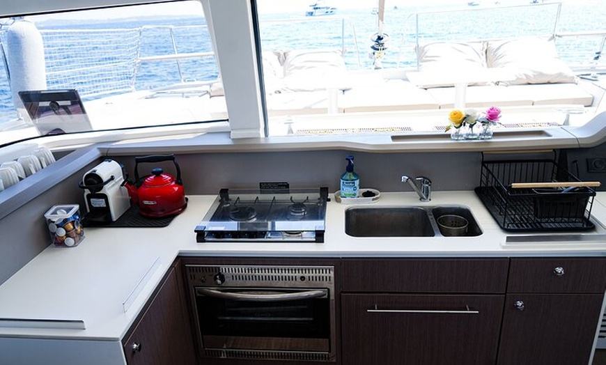 Image 8: Croisière privée en catamaran, Iles de Lérins, Antibes , Cannes