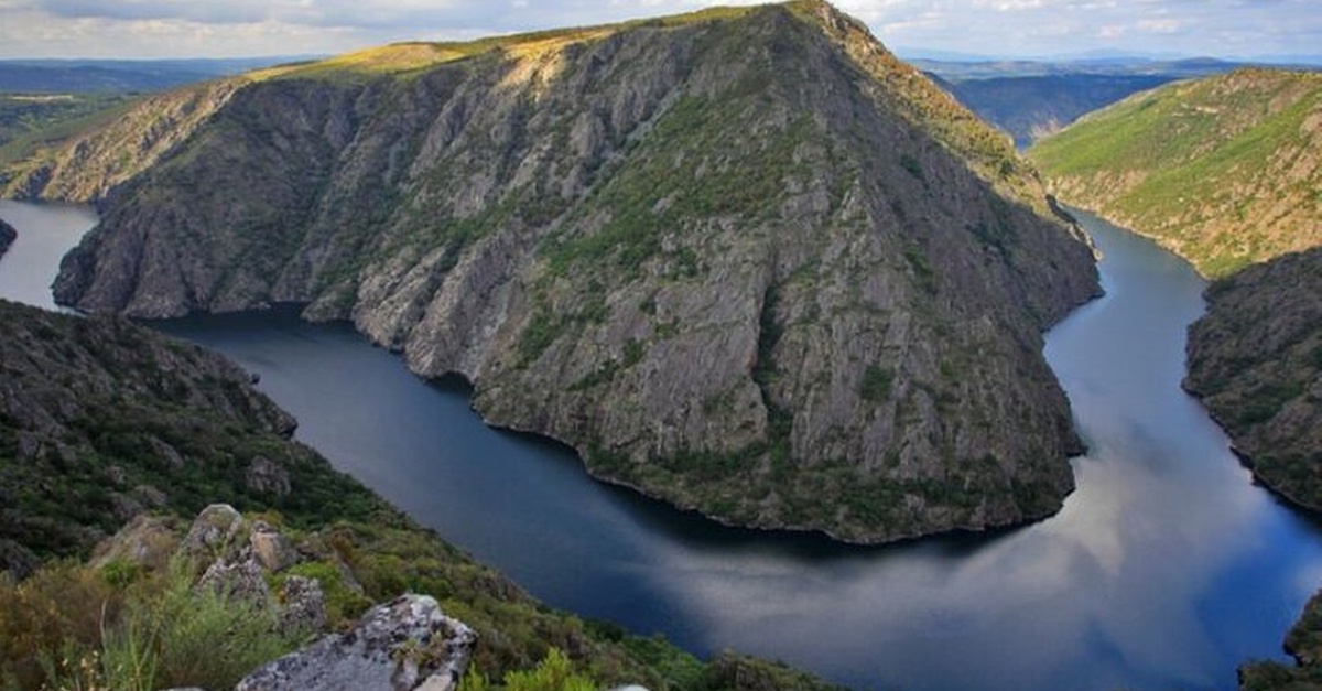Tour privado a la Ribeira Sacra con paseo en barco desde Santiago de Compostela