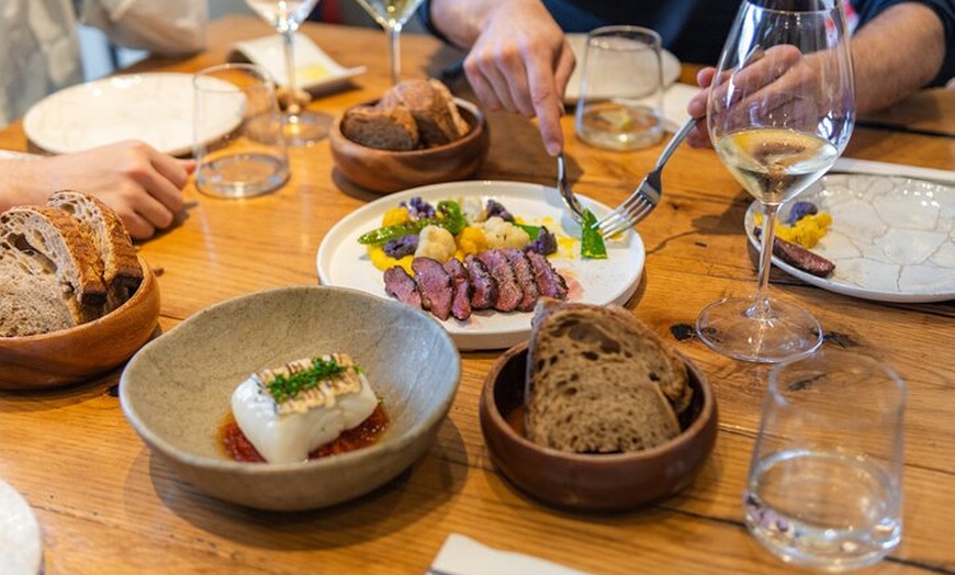 Image 3: Tour de vinos y tapas gourmet de Sevilla por Food Lover Tour