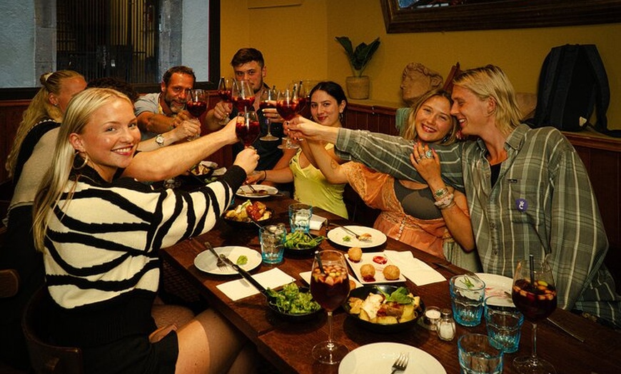 Image 7: Visita guiada a la ciudad vieja de Barcelona con tapas y bebidas