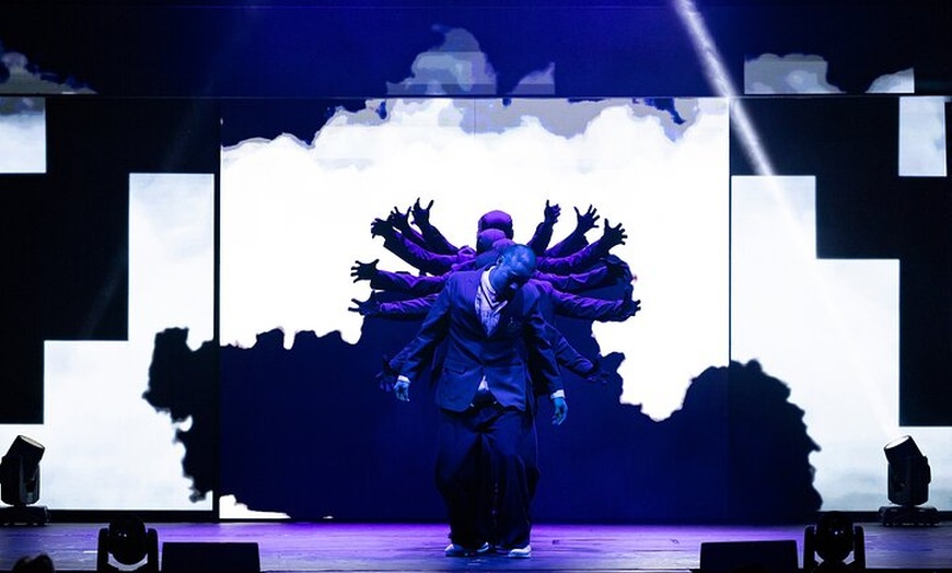 Image 34: Wintergarten Varieté "FLYING LIGHTS" inkl. Flying Steps