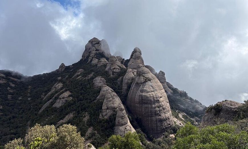 Image 6: Viaje temprano a Montserrat con senderismo, abadía, grupo muy pequeño