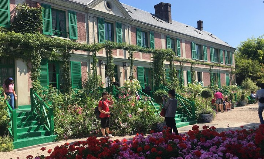 Image 7: Visite guidée privée de Versailles et Giverny avec déjeuner, au dép...