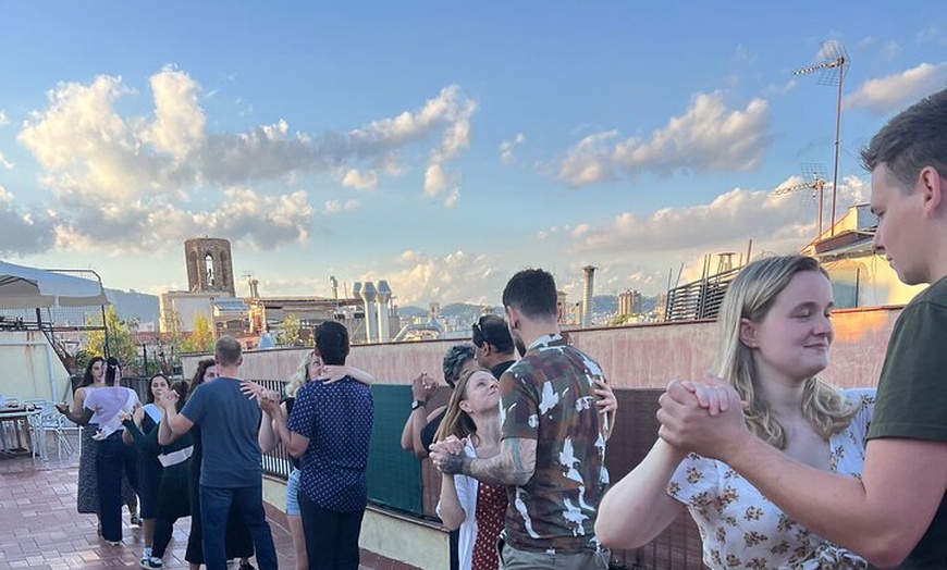 Image 3: Barcelona Tango Lesson, donde la pasión se encuentra con la diversión