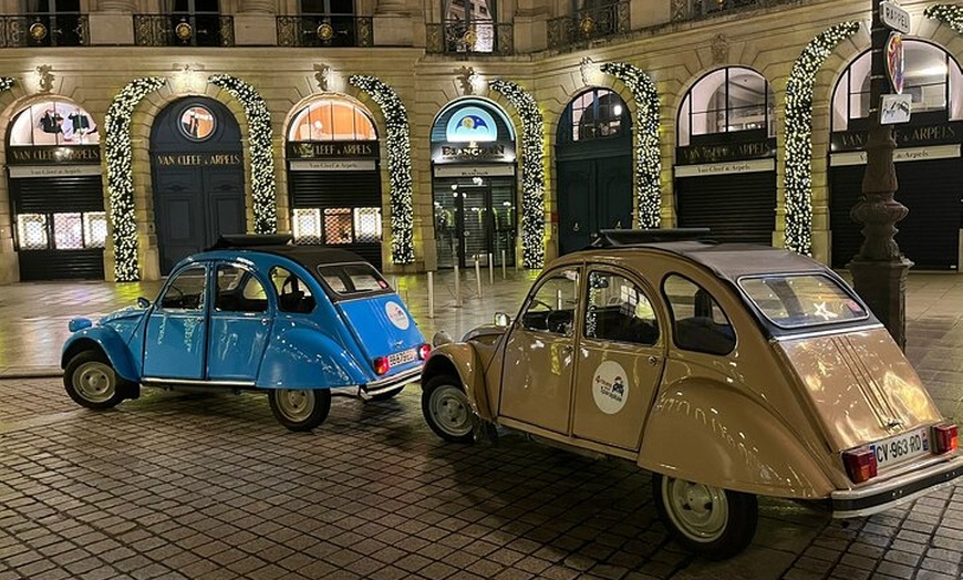 Image 4: Visite privée : visite en 2 CV des Champs-Élysées à Paris