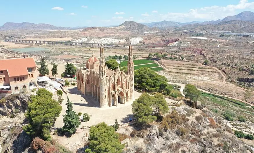 Image 11: Alicante : Bodega Vieja con Catas & Gaudí's style of Church
