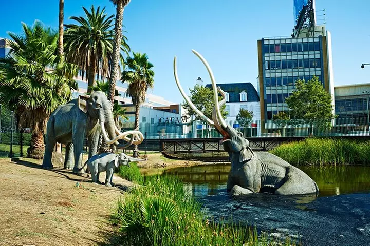 All Hollywood Landmarks on Electric Bike Tour