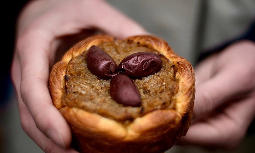 Image 2: Paris: Visite gastronomique et viticole de Notre-Dame avec une écol...