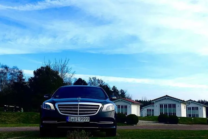 Privat Berlin nach Berlin Flughafen Fahrzeugtransport - Second Medium