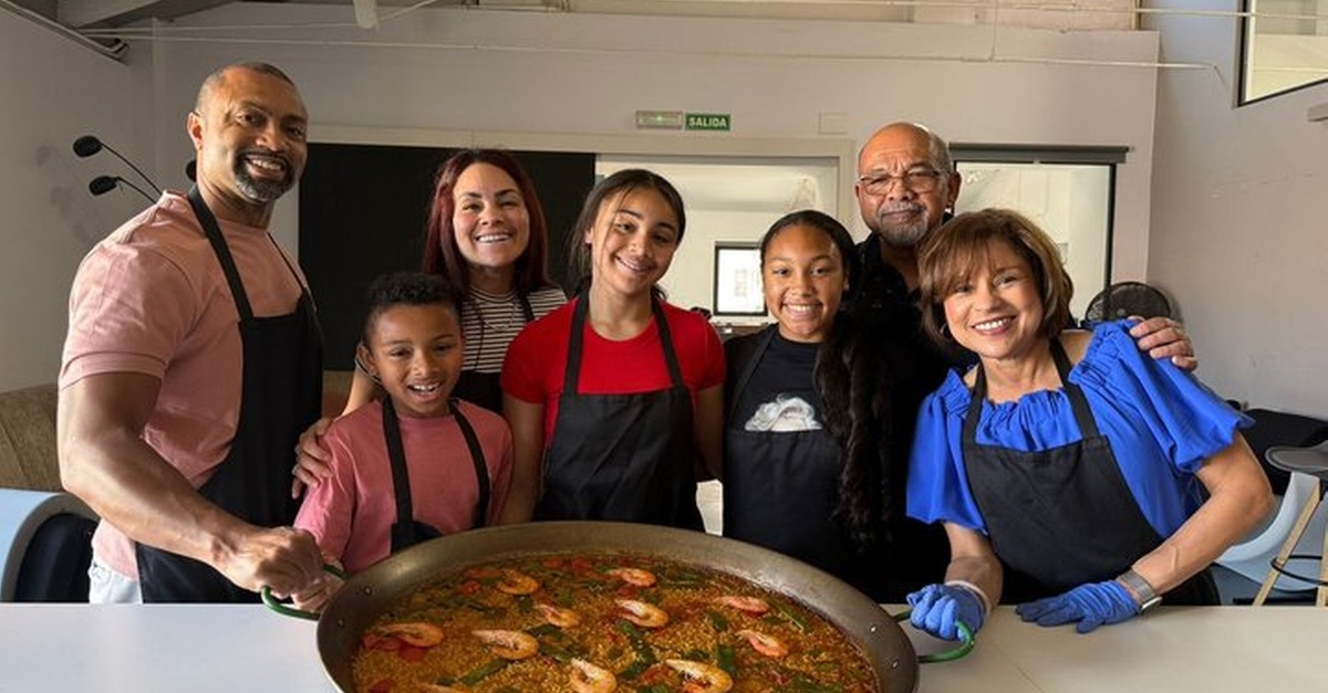 Clase de elaboración de paella, sangría y churros en Madrid