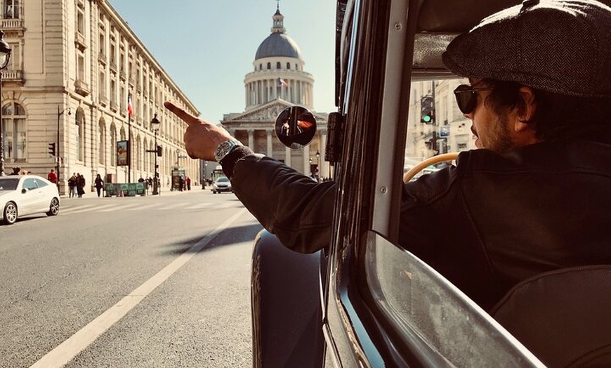 Image 16: Visite guidée privée de Paris en voiture vintage avec chauffeur