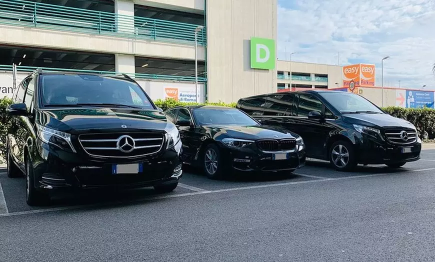 Image 1: Aeropuerto de Málaga (AGP) a Sevilla - Traslado privado ida y vuelta
