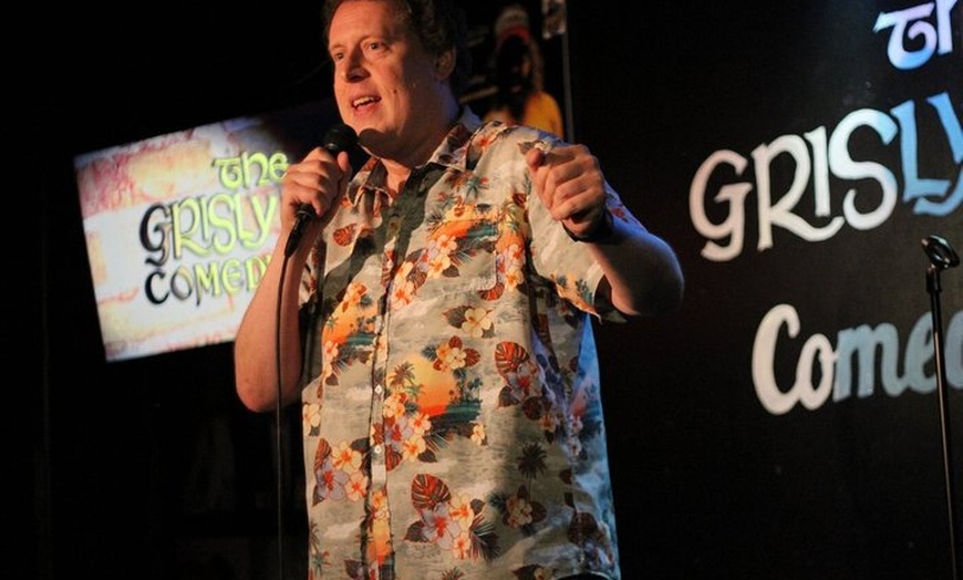 Image 9: NYC Comedy Walking Tour + Live Stand‑Up Show (Drinks Included)