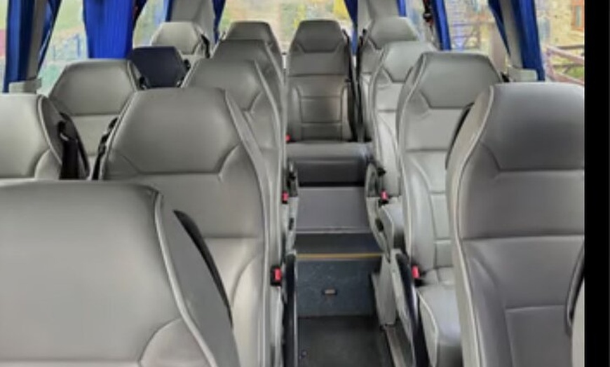 Image 10: Transfer from Gatwick Airport to London