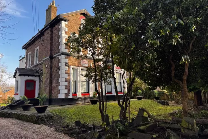 Private Liverpool Beatles Tour - Casbah Club (Blue Badge Guide)