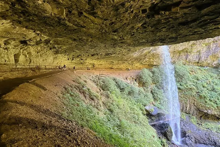 Seven Falls Hiking Tour at Silver Falls State Park