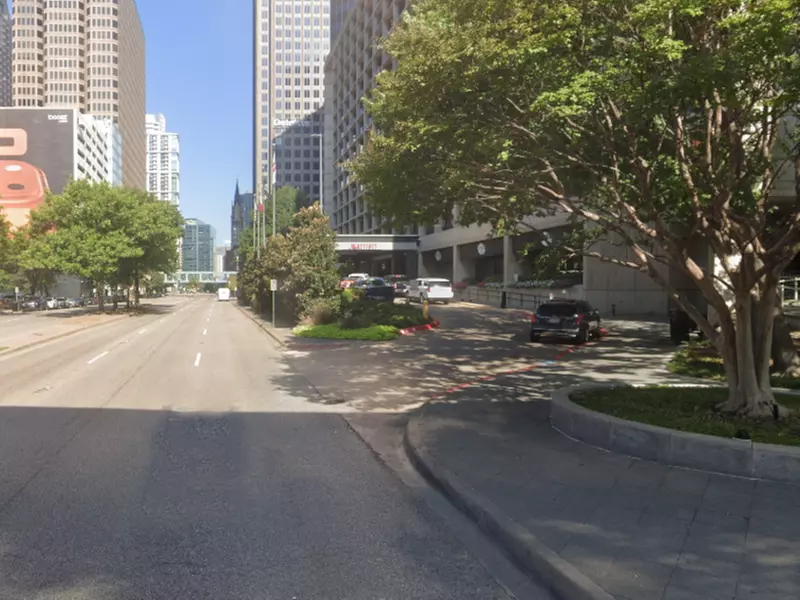 Parking at Dallas Marriott Downtown - Valet Kiosk