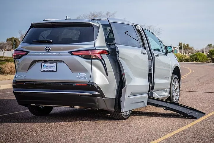 Wheelchair Accessible Airport Transfer Chicago to O'Hare, Midway