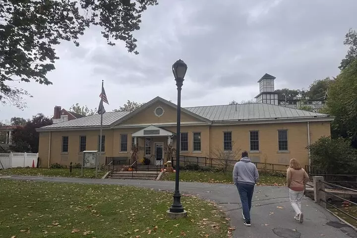 Berkeley Springs and Roman Bath Spa Private Experience