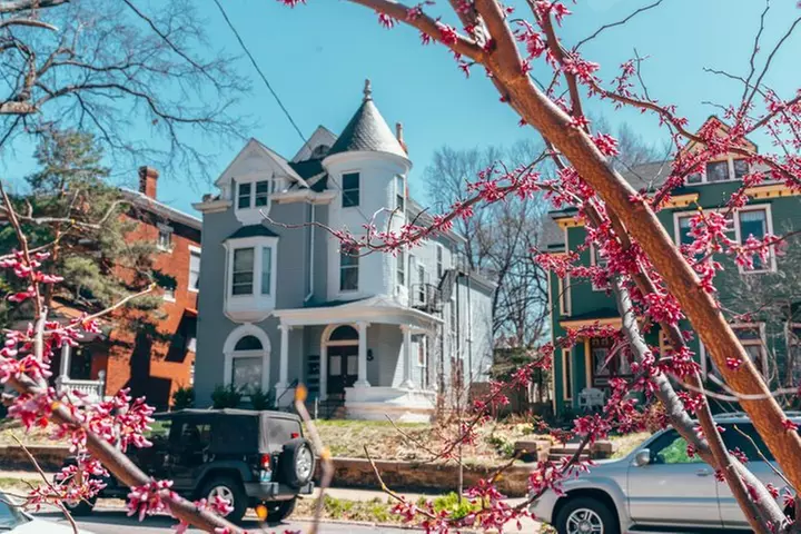 Historic Walking Tour of Victorian Louisville with Food & Bourbon