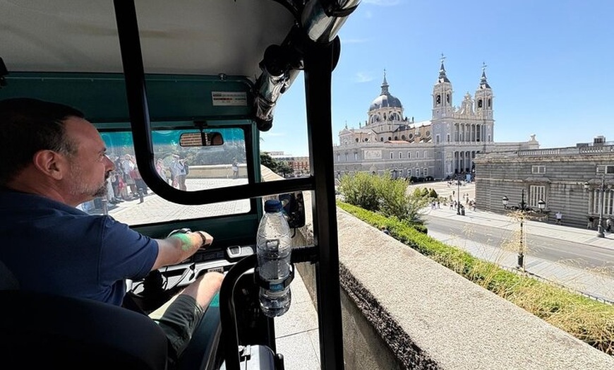 Image 15: Tour Privado con Tuk Tuk Zero: Lo Mejor de Madrid en 2h 15min