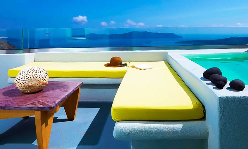 Image 1: ✈ SANTORIN | Fira - Caldera's Bliss Suites - Petit-déjeuner inclus