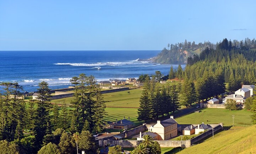 Image 5: Island Orientation Package incl. Return Airport Transfers & Tour