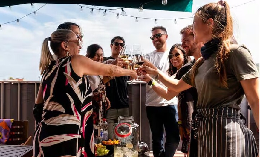 Image 29: Barbacoa Paella en una terraza en Barcelona con un chef