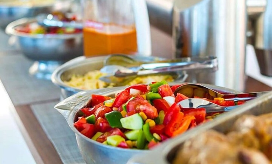 Image 13: Crucero en catamarán por Ibiza con bebidas ilimitadas y barbacoa