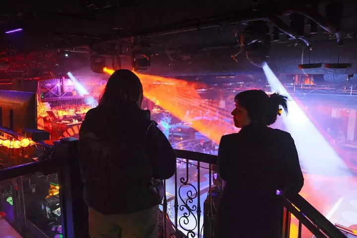 Hollywood Cocktails and True Crime Tour: 3 Drinks Included