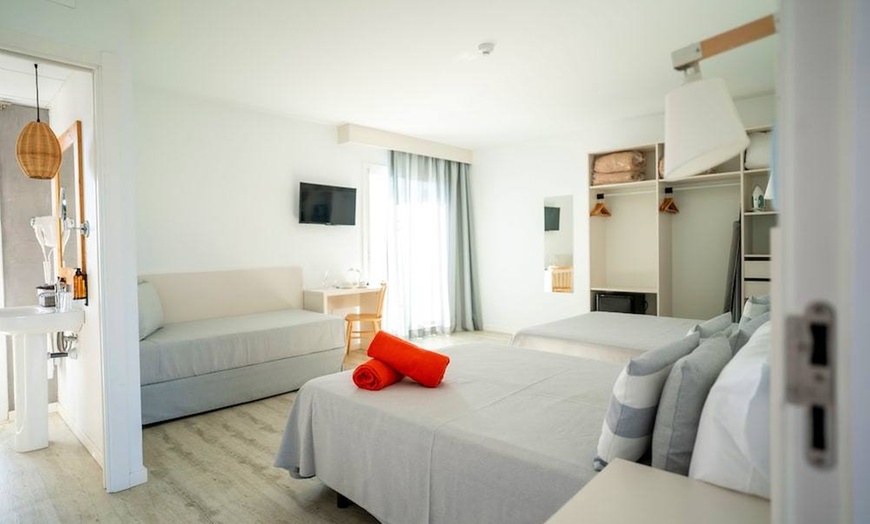 Image 22: ✈ COSTA BARCELONA | Pineda de Mar - Hotel Pineda Splash 4* - Baseny