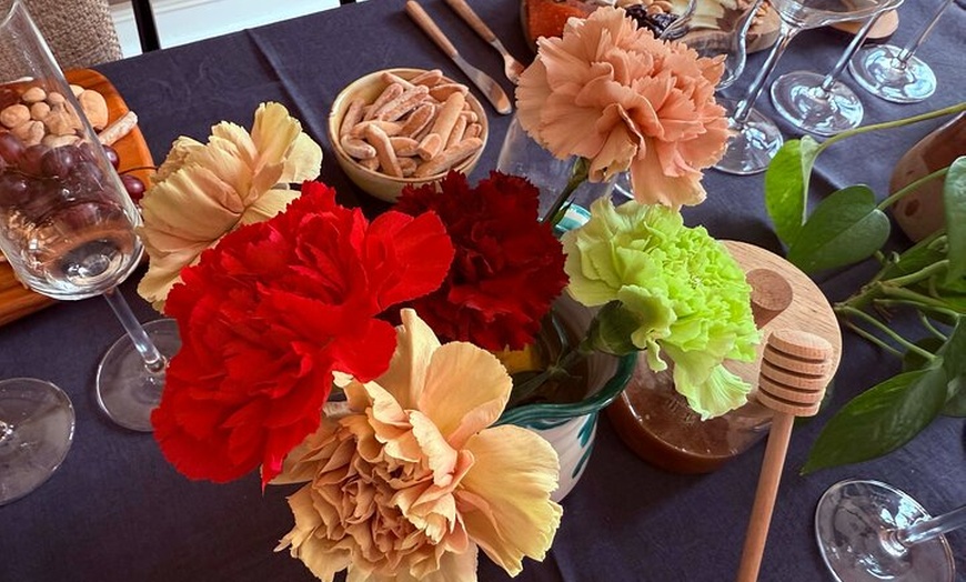 Image 12: Vinos y maravillas: Una cata española en una galería de arte privada